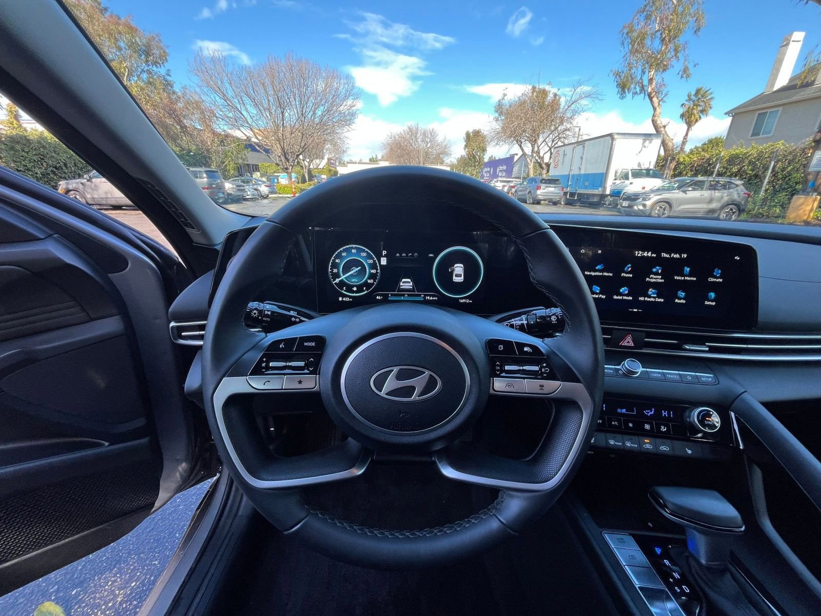 Used 2025 Hyundai Elantra SEL image 35