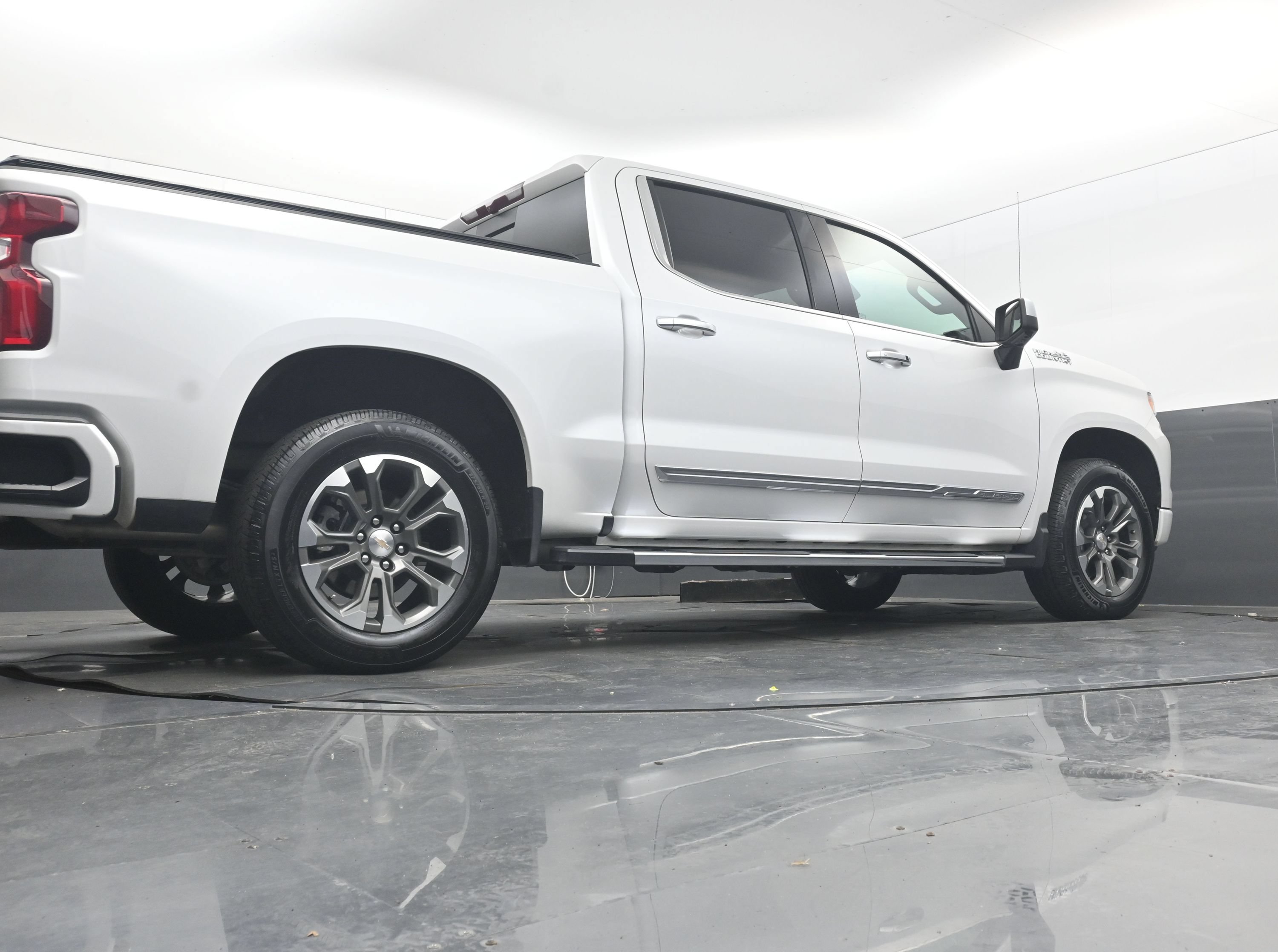 Used 2024 Chevrolet Silverado 1500 High Country w/ Z71 Off-Road Package AWD/4WD image 33