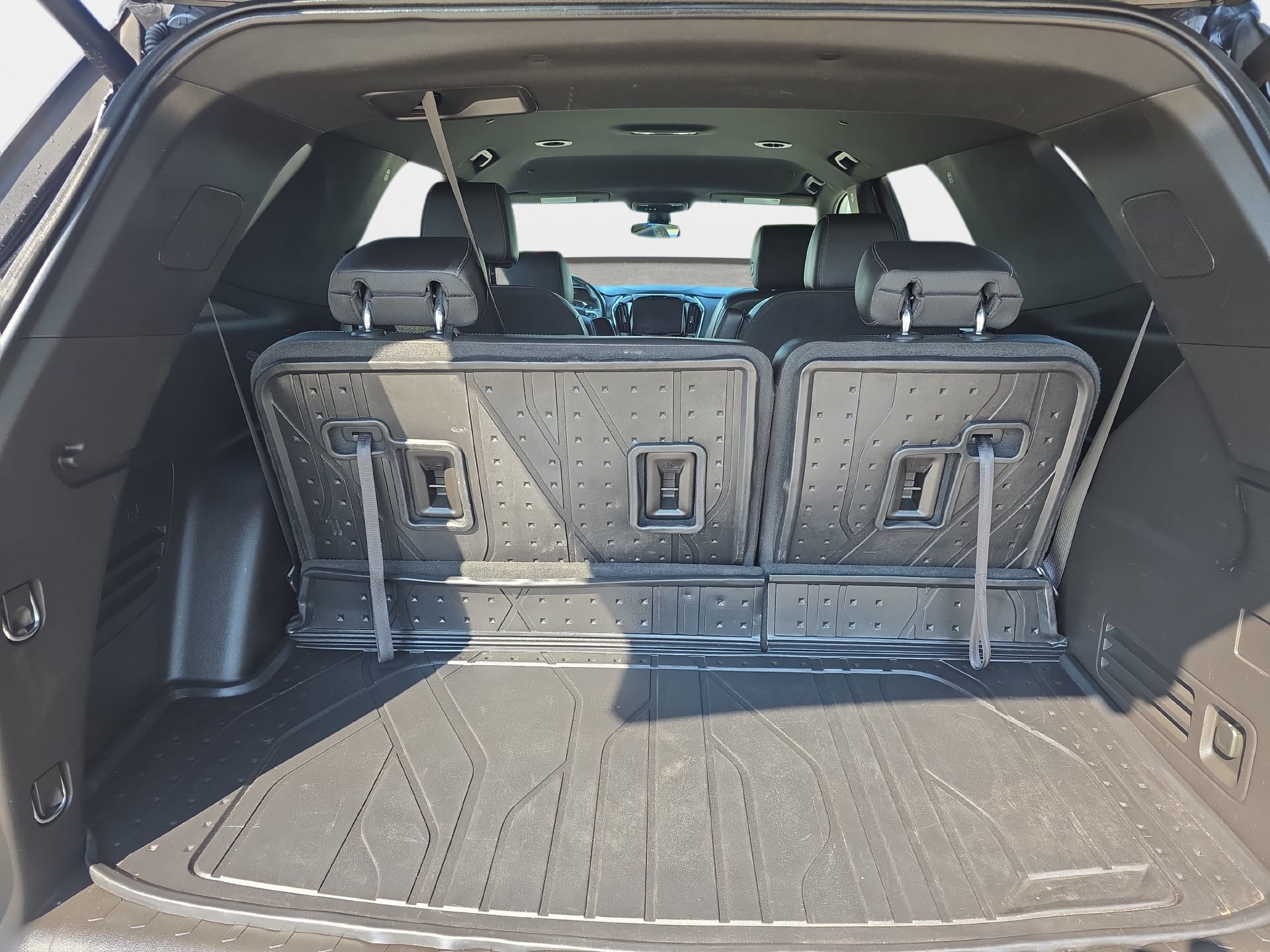 Used 2023 Chevrolet Traverse LT w/ LPO, Floor Liner Package FWD image 12