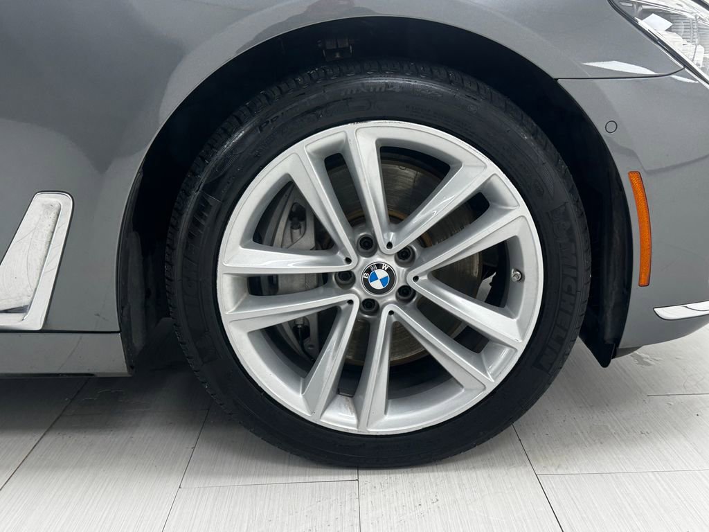 Used 2019 BMW 750i xDrive w/ Executive Package image 37