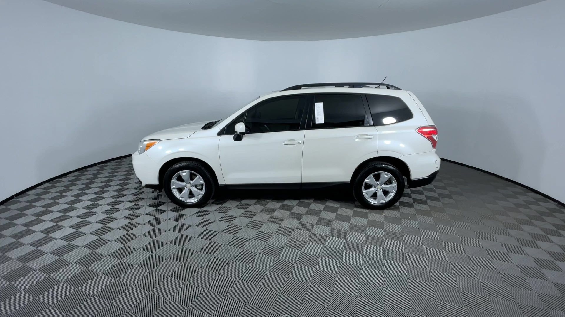 Used 2015 Subaru Forester 2.5i Premium w/ All-Weather Package AWD/4WD image 5