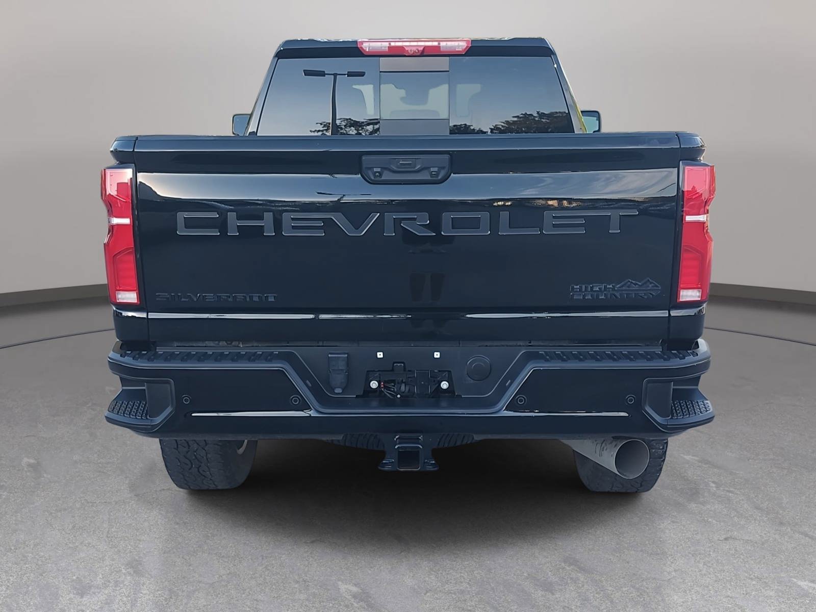 Used 2024 Chevrolet Silverado 2500 High Country w/ Technology Package AWD/4WD image 6