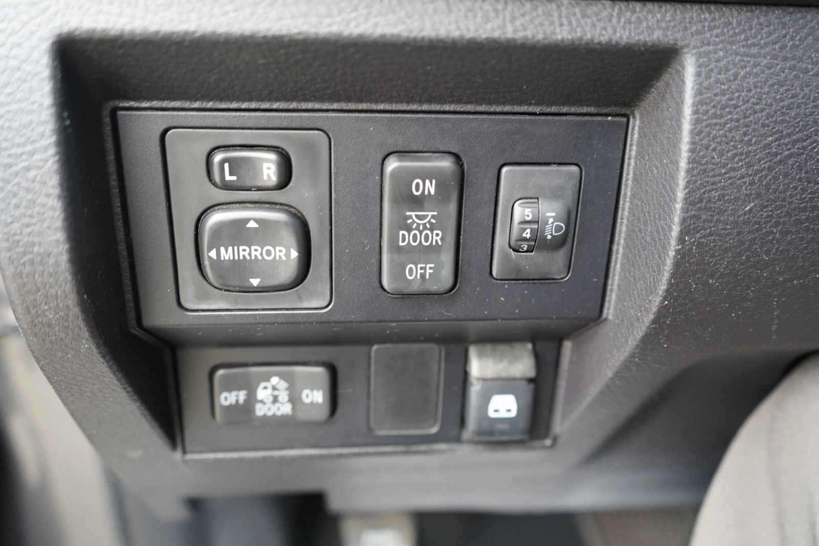 Used 2015 Toyota Tundra SR5 RWD image 14