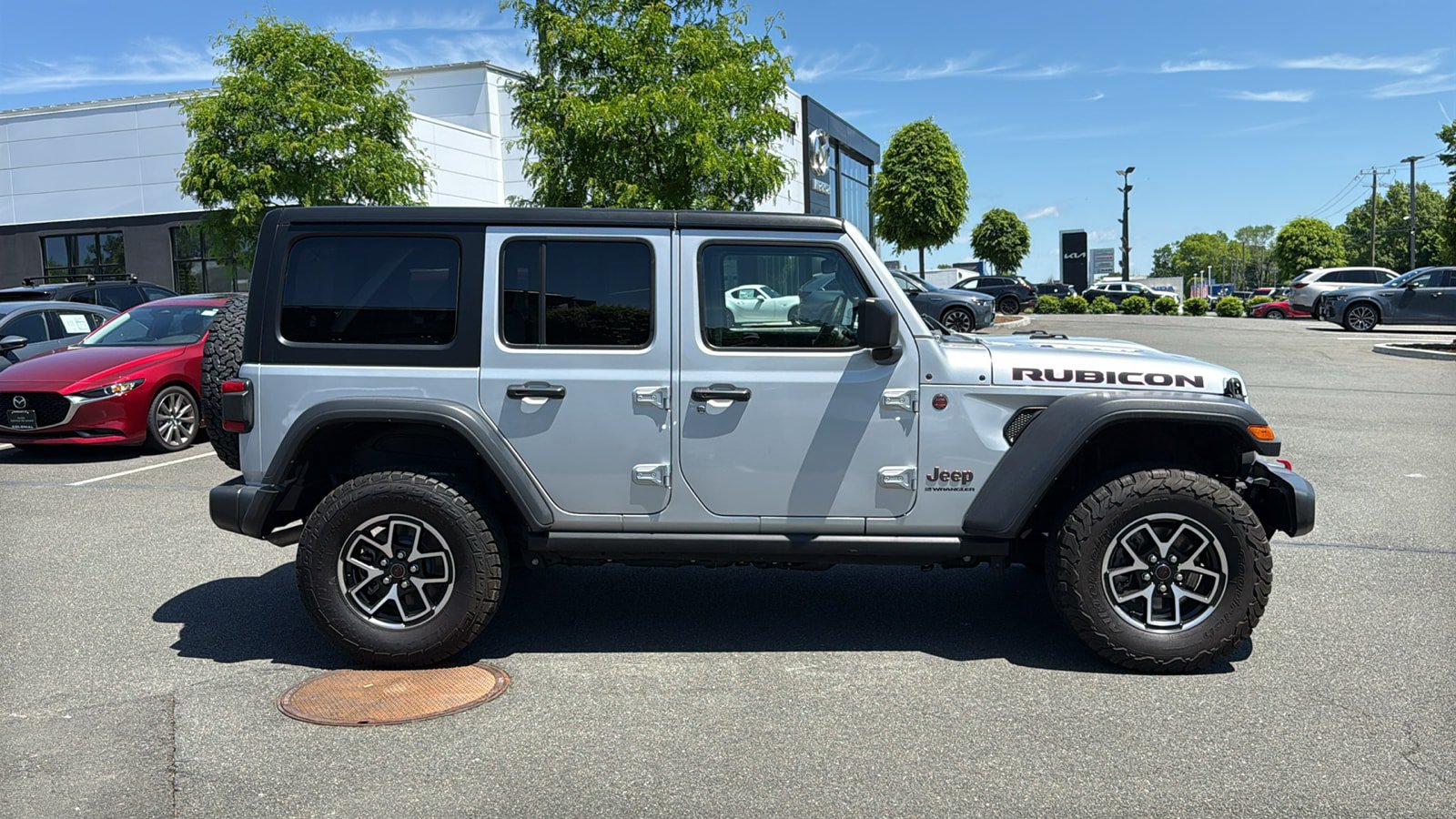 Used 2024 Jeep Wrangler Unlimited Rubicon AWD/4WD image 5