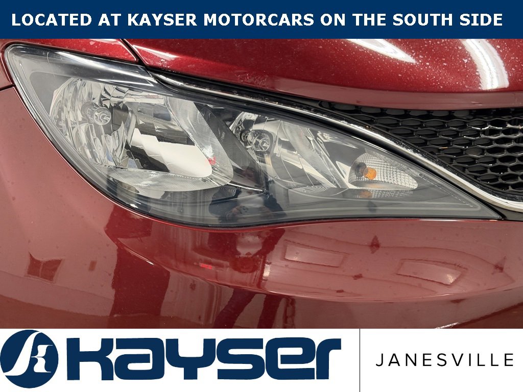 Used 2017 Chrysler Pacifica Touring image 10