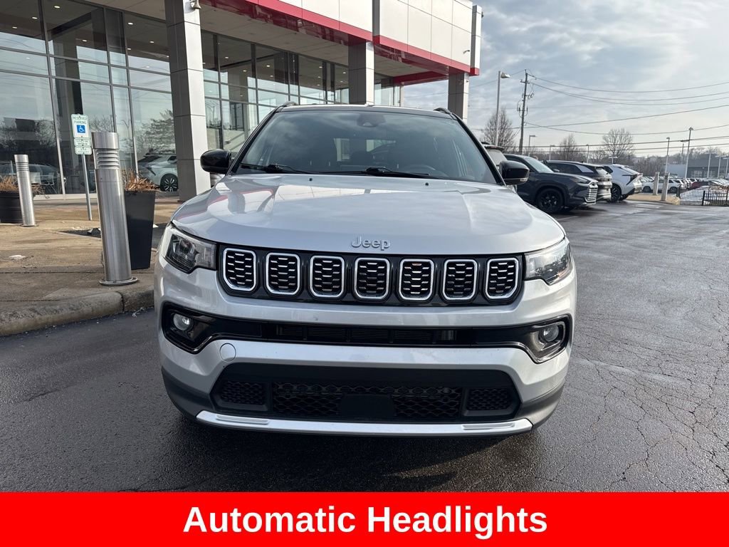Used 2025 Jeep Compass Limited image 10