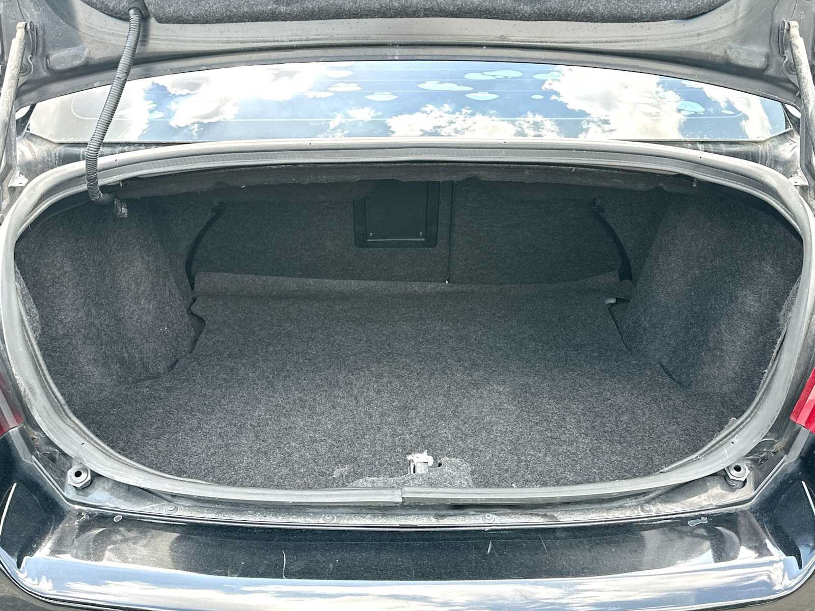 Used 2013 Dodge Avenger SE FWD image 28