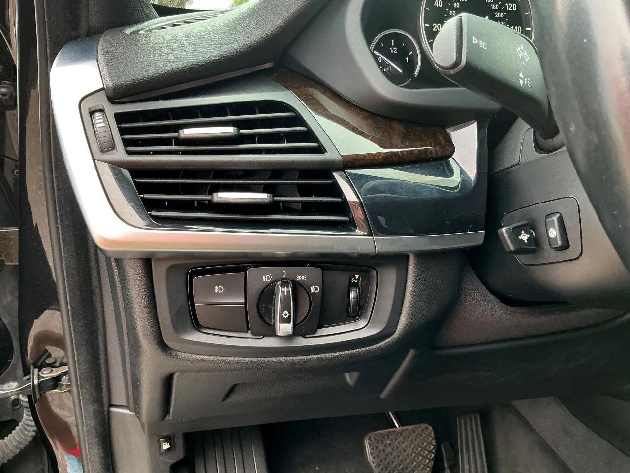 Used 2017 BMW X5 xDrive40e image 17