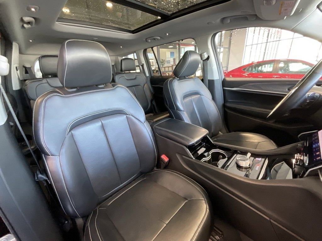 Used 2022 Jeep Grand Cherokee L Limited w/ Luxury Tech Group II image 20