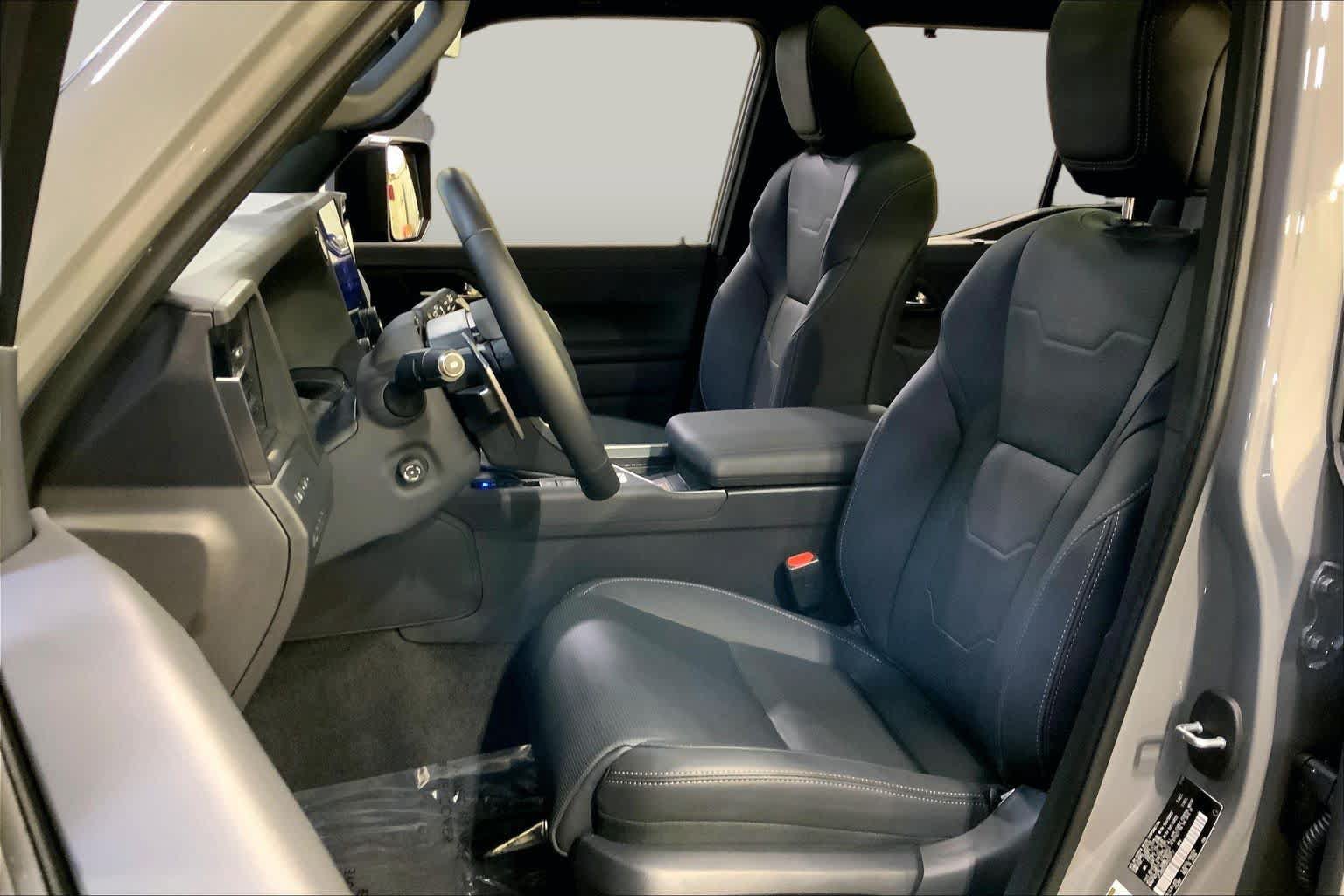 Used 2024 Lexus GX 550 w/ Cold Area Package AWD/4WD image 8