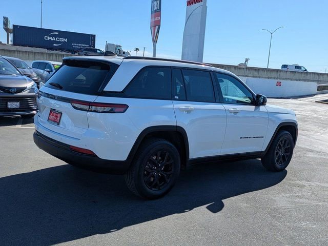 Used 2024 Jeep Grand Cherokee Altitude image 8