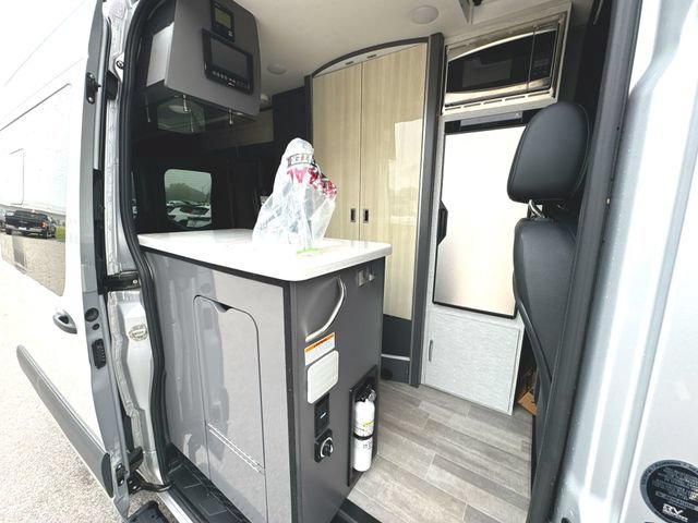 Used 2022 Mercedes-Benz Sprinter 2500 image 25