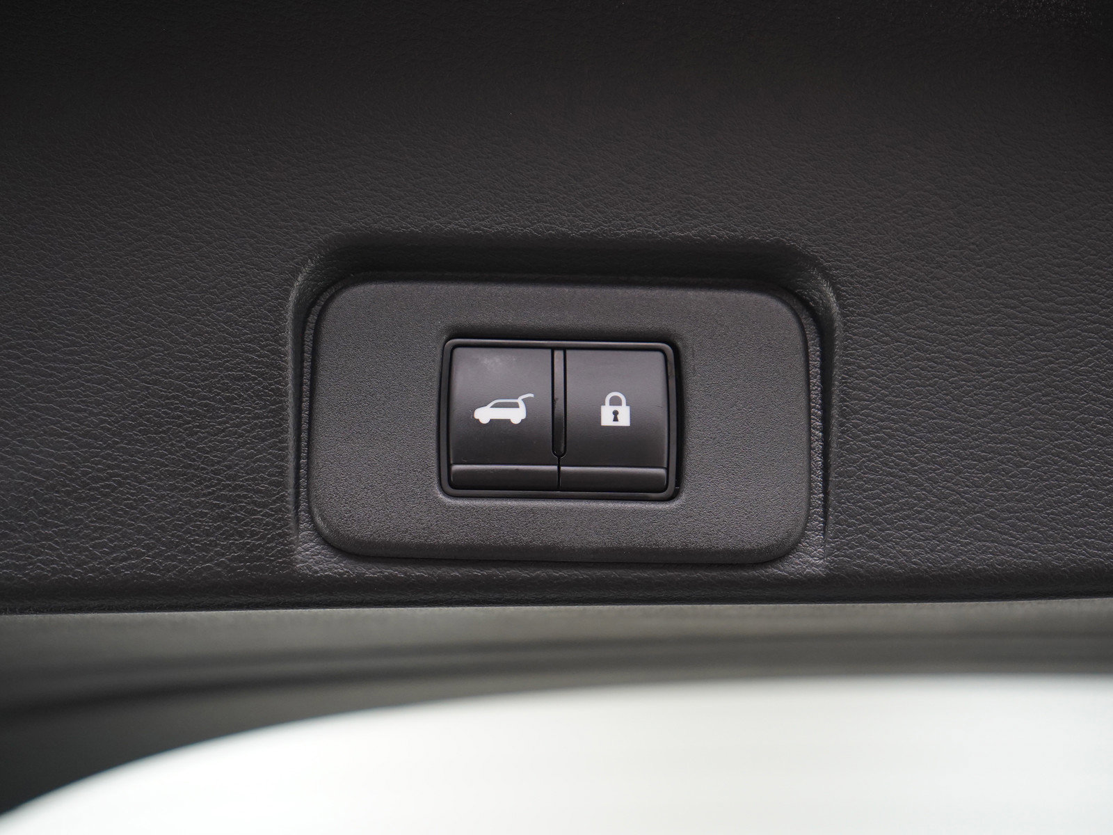 Used 2025 Nissan Rogue SV w/ SV Premium Package image 20