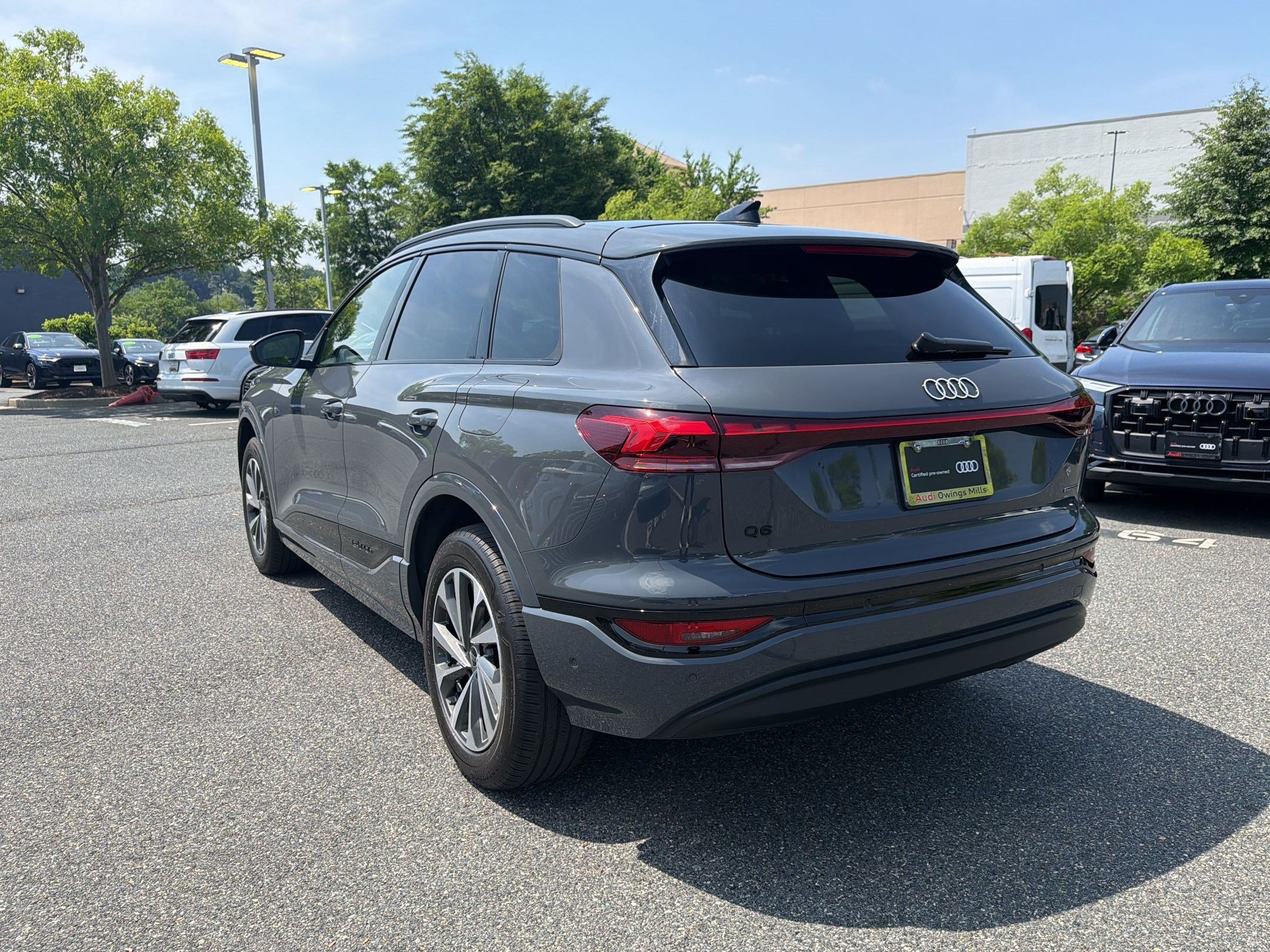 Used 2025 Audi Q6 e-tron Premium w/ Convenience Package AWD/4WD image 3