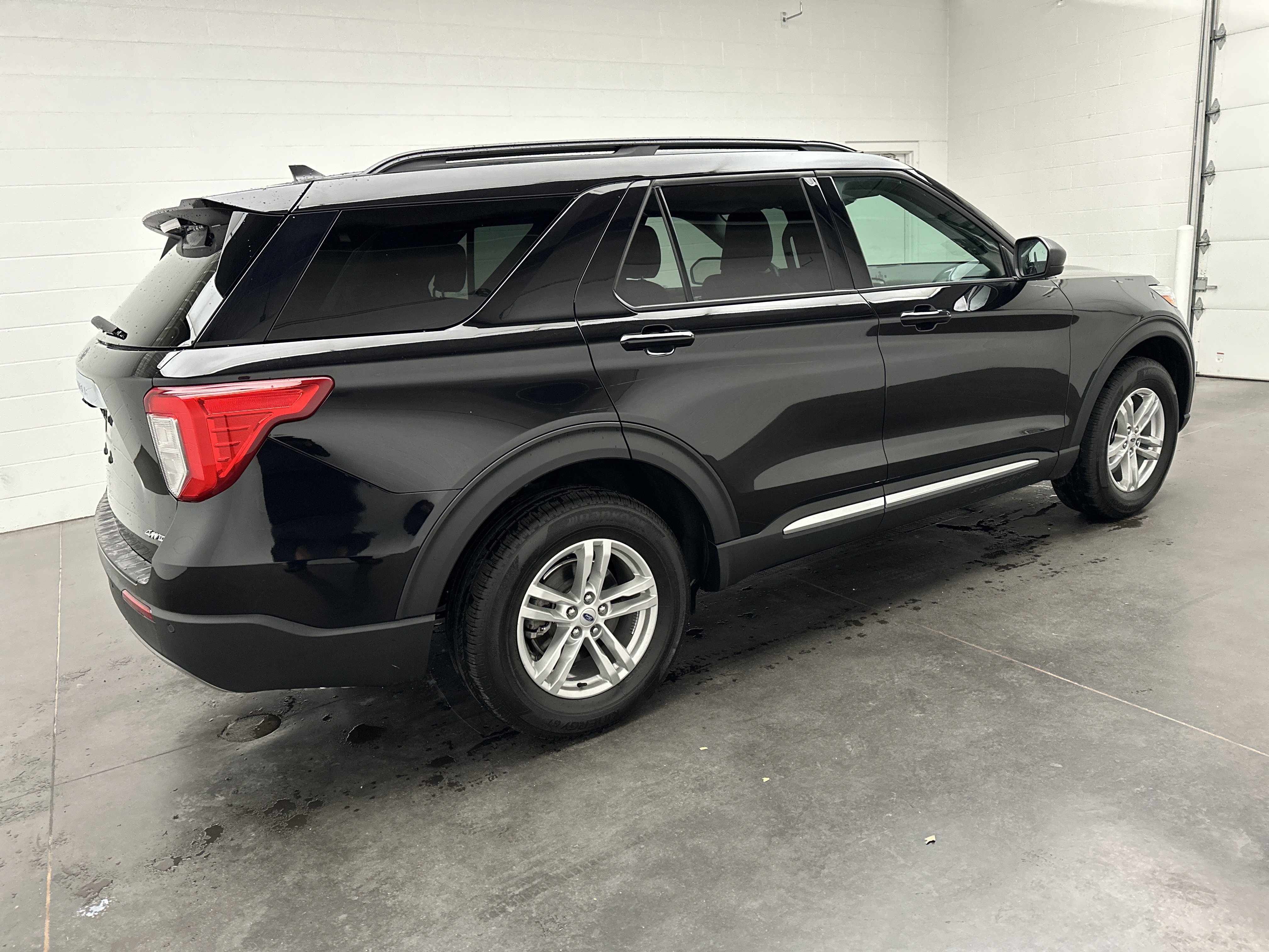 Used 2023 Ford Explorer XLT w/ Equipment Group 202A image 10