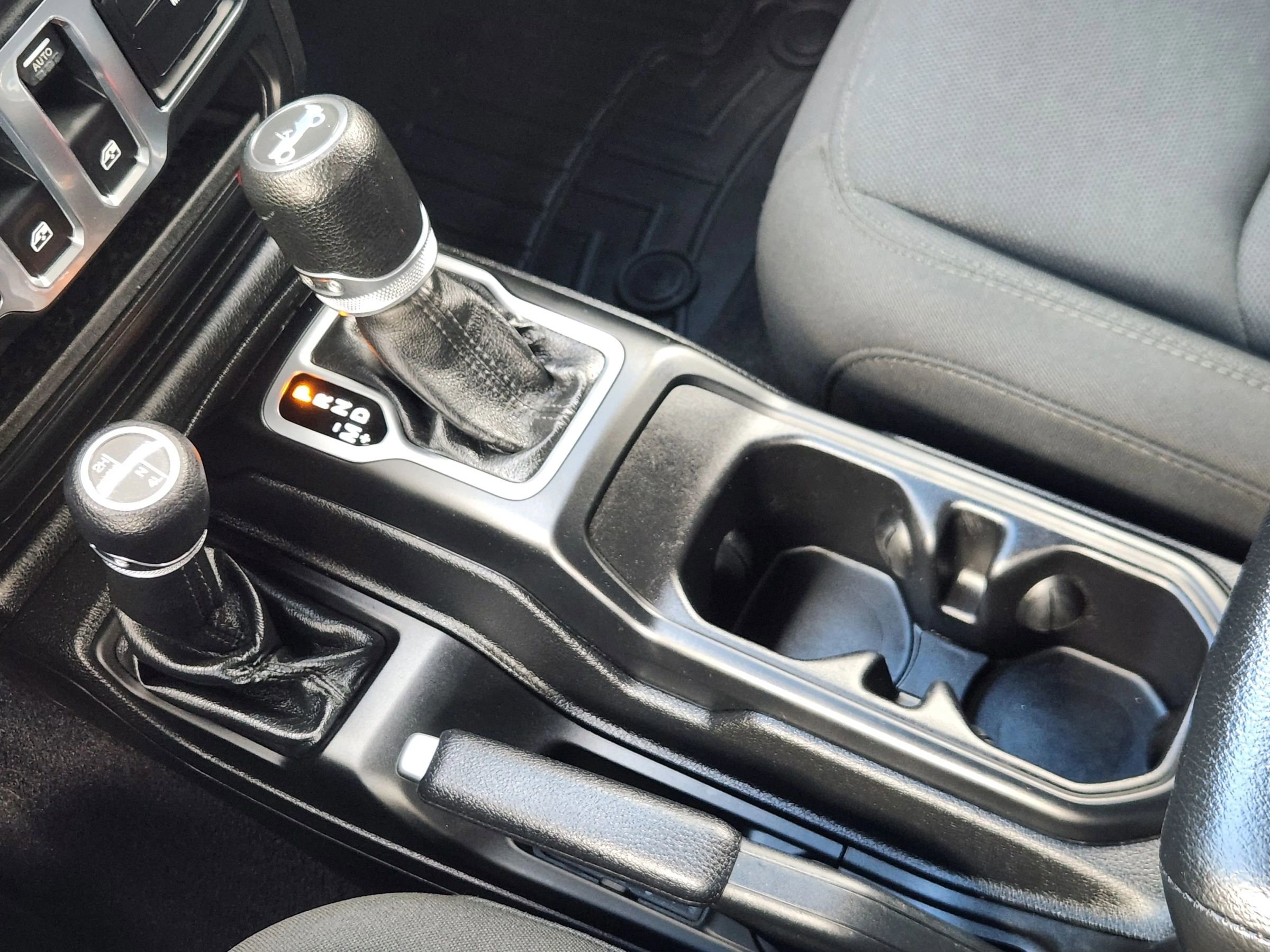 Used 2018 Jeep Wrangler Sport image 30