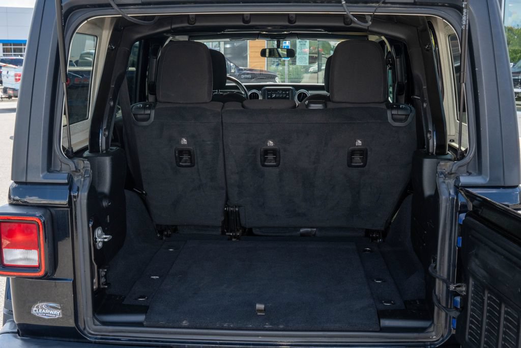 Used 2020 Jeep Wrangler Unlimited Sahara AWD/4WD image 13