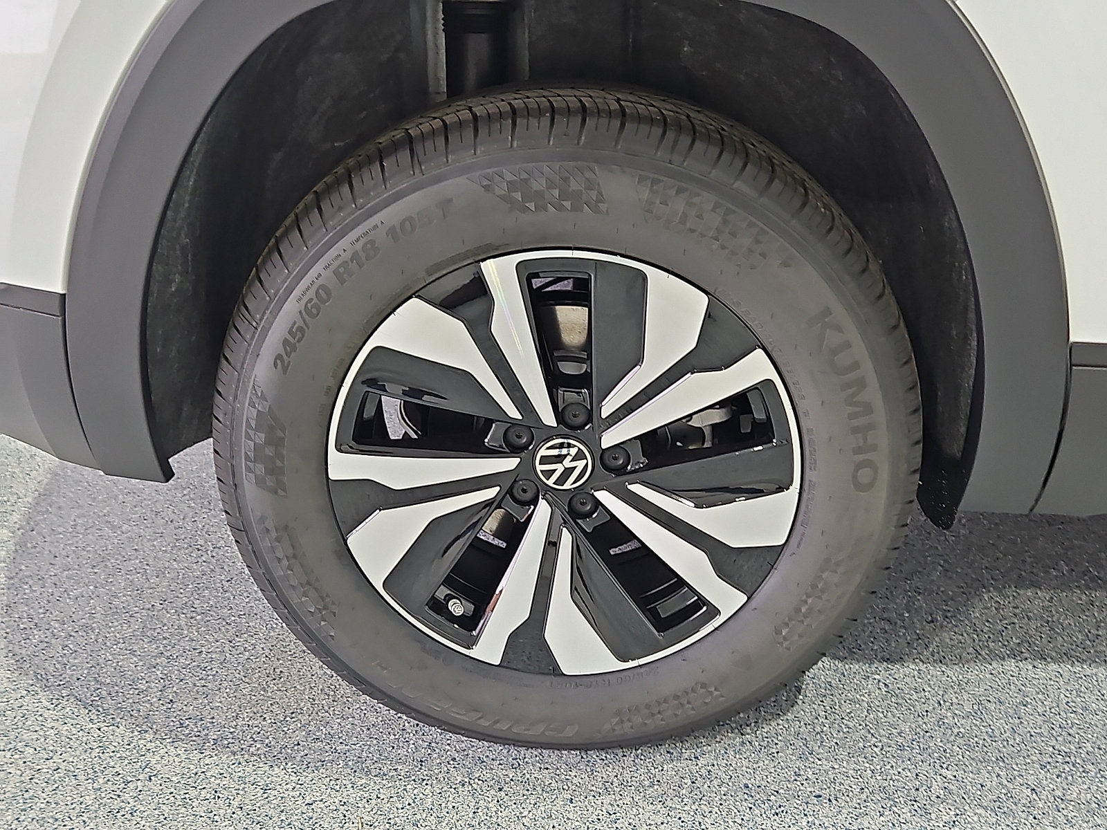 New 2026 Volkswagen Atlas Cross Sport SE image 6