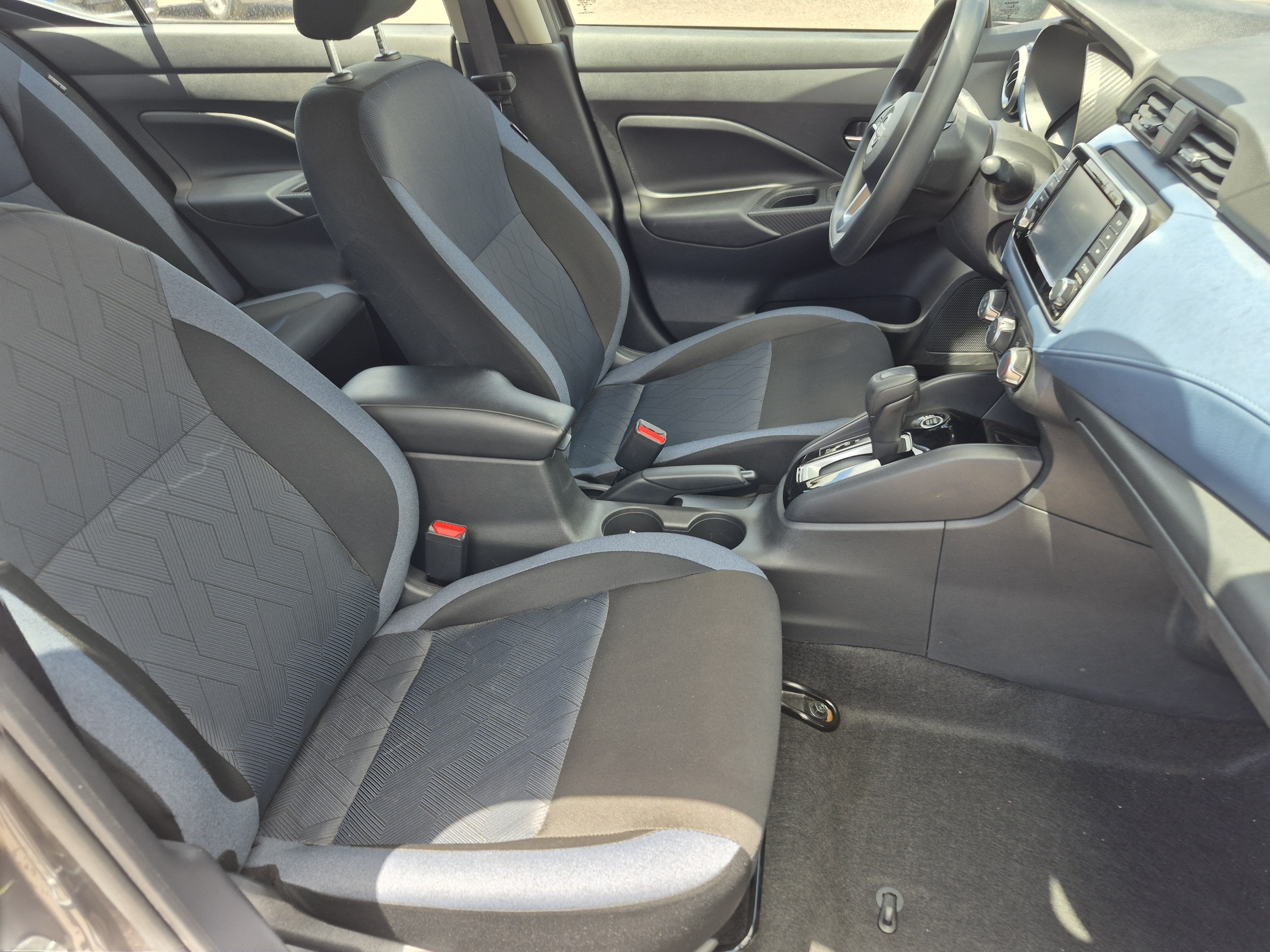 Used 2025 Nissan Versa SV FWD image 22