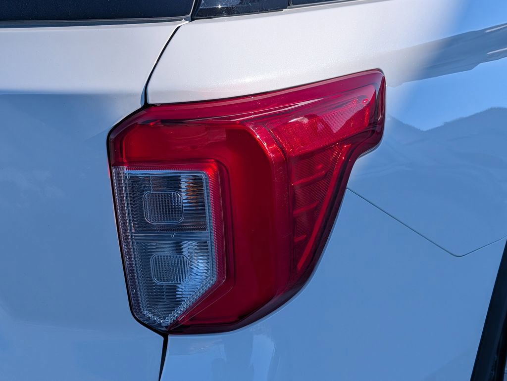Used 2023 Ford Explorer Platinum w/ Technology Package image 17