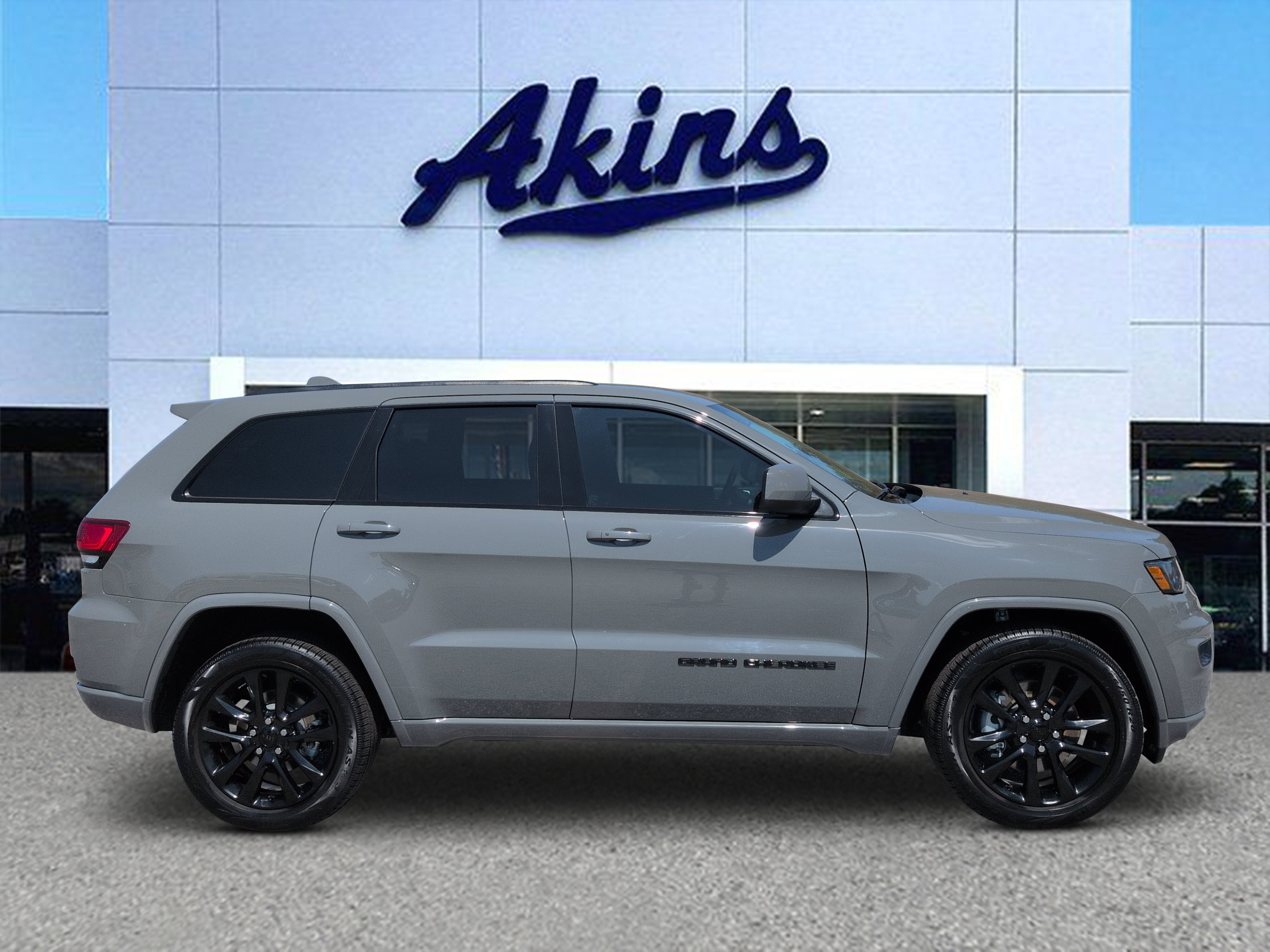 Used 2021 Jeep Grand Cherokee Laredo X RWD image 1