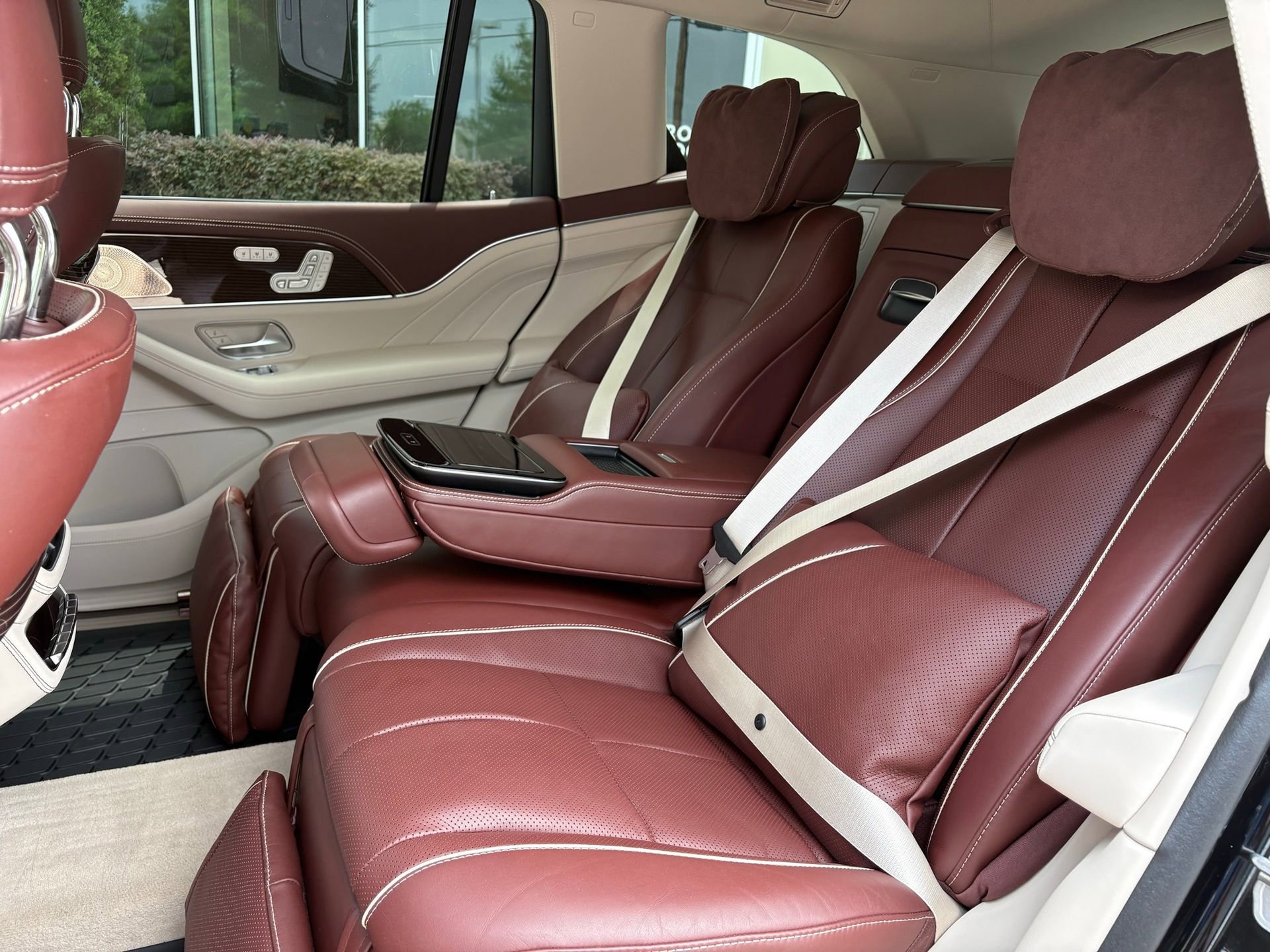 Used 2022 Mercedes-Benz Maybach GLS 600 4MATIC image 7