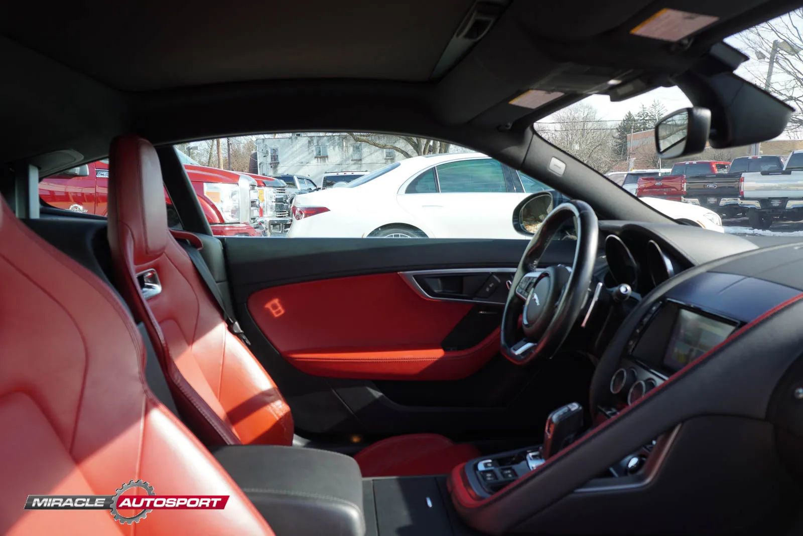 Used 2018 Jaguar F-TYPE R-Dynamic AWD/4WD image 29