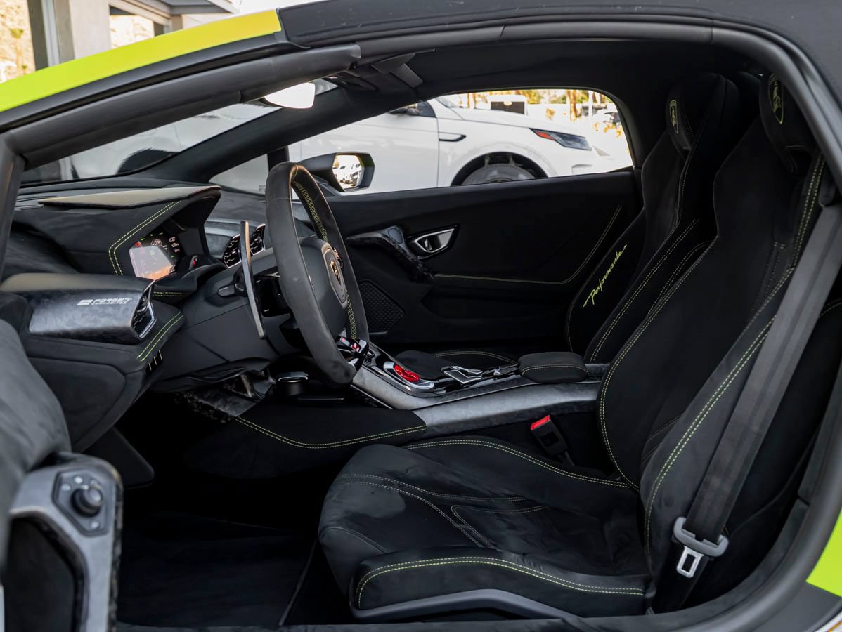 Used 2019 Lamborghini Huracan Performante AWD/4WD image 18