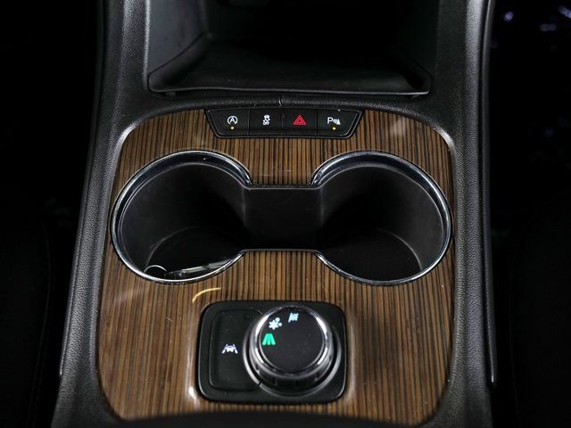 Used 2023 GMC Acadia SLE FWD image 13