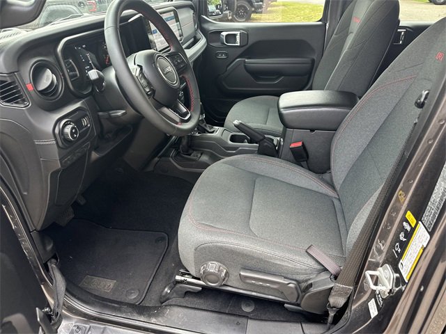 Used 2024 Jeep Gladiator Rubicon w/ Technology Group image 9