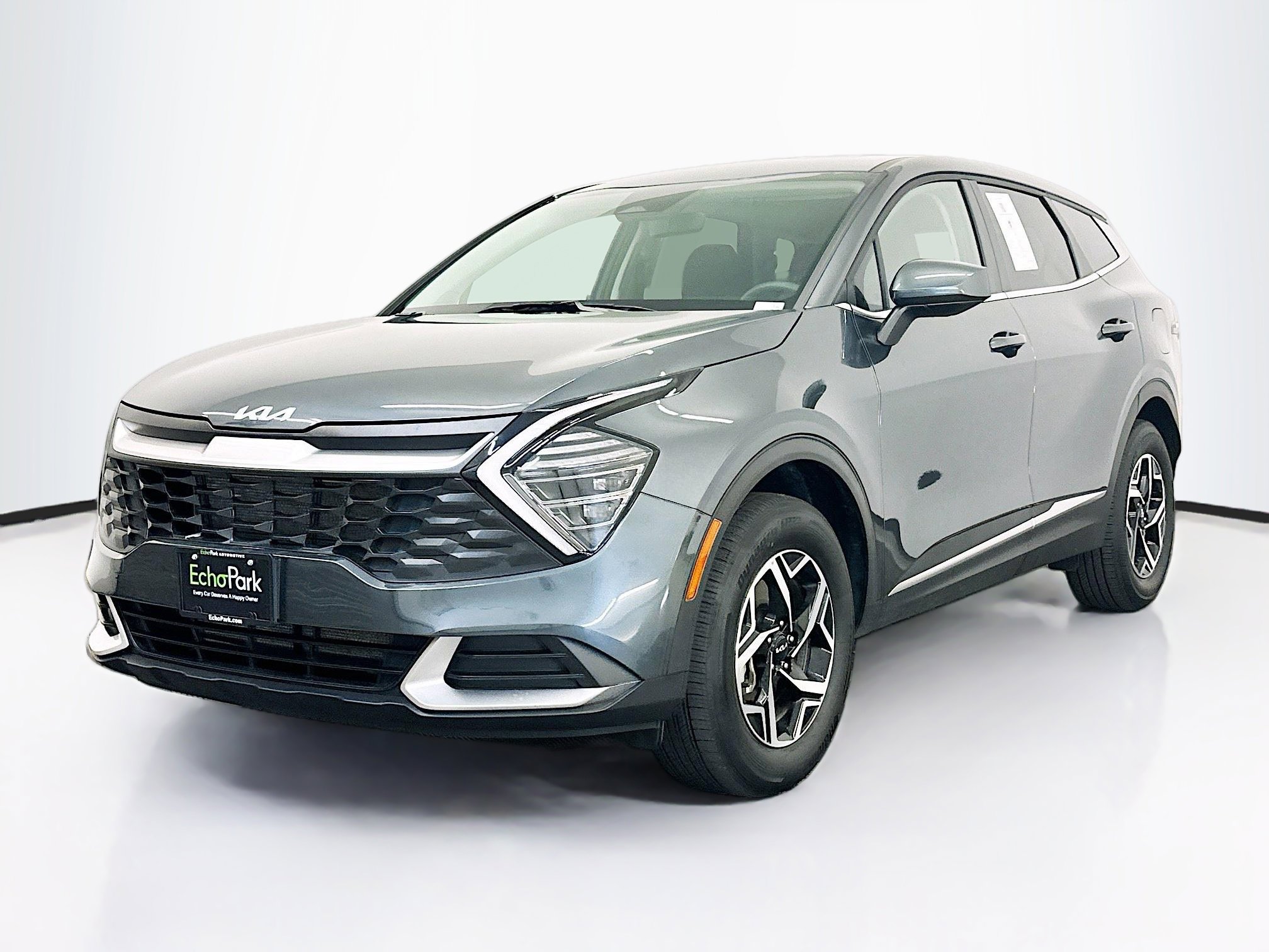 Used 2025 Kia Sportage LX image 3