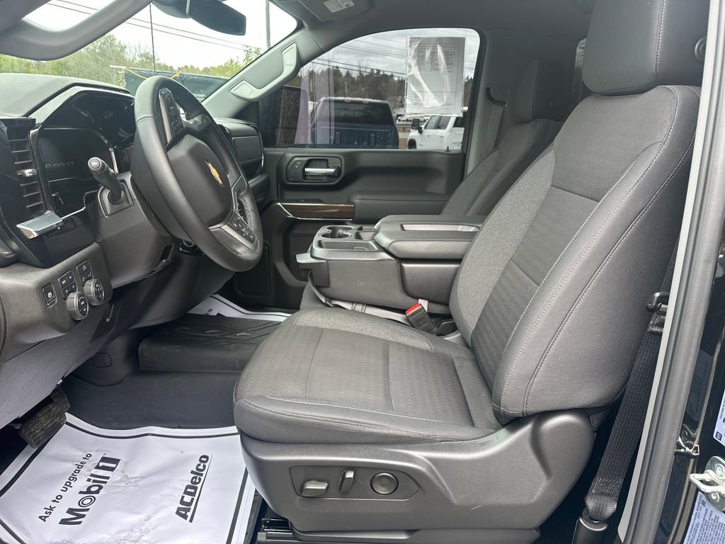 Used 2025 Chevrolet Silverado 3500 LT w/ Convenience Package image 9