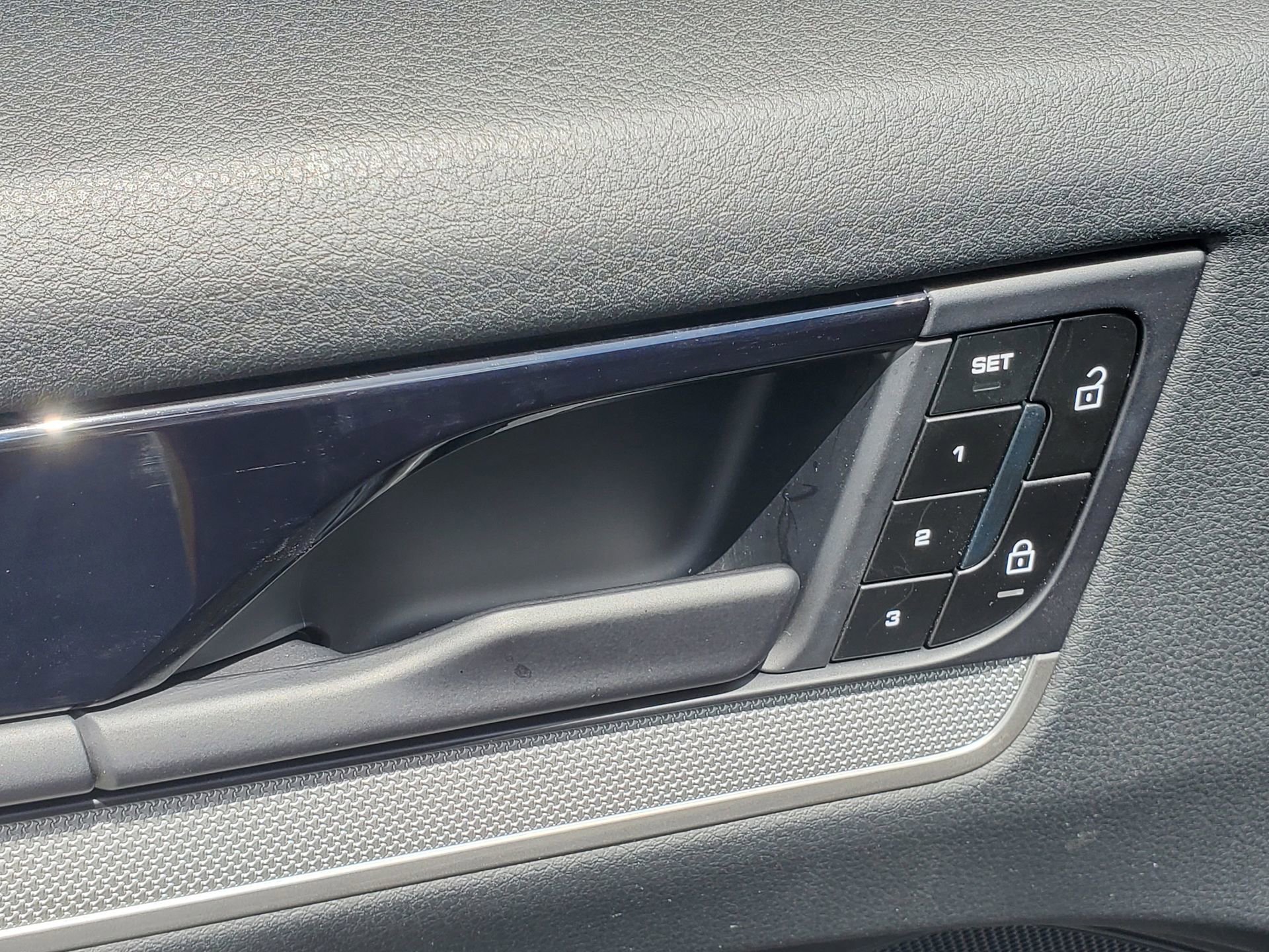 Used 2024 Porsche Cayenne AWD/4WD image 18