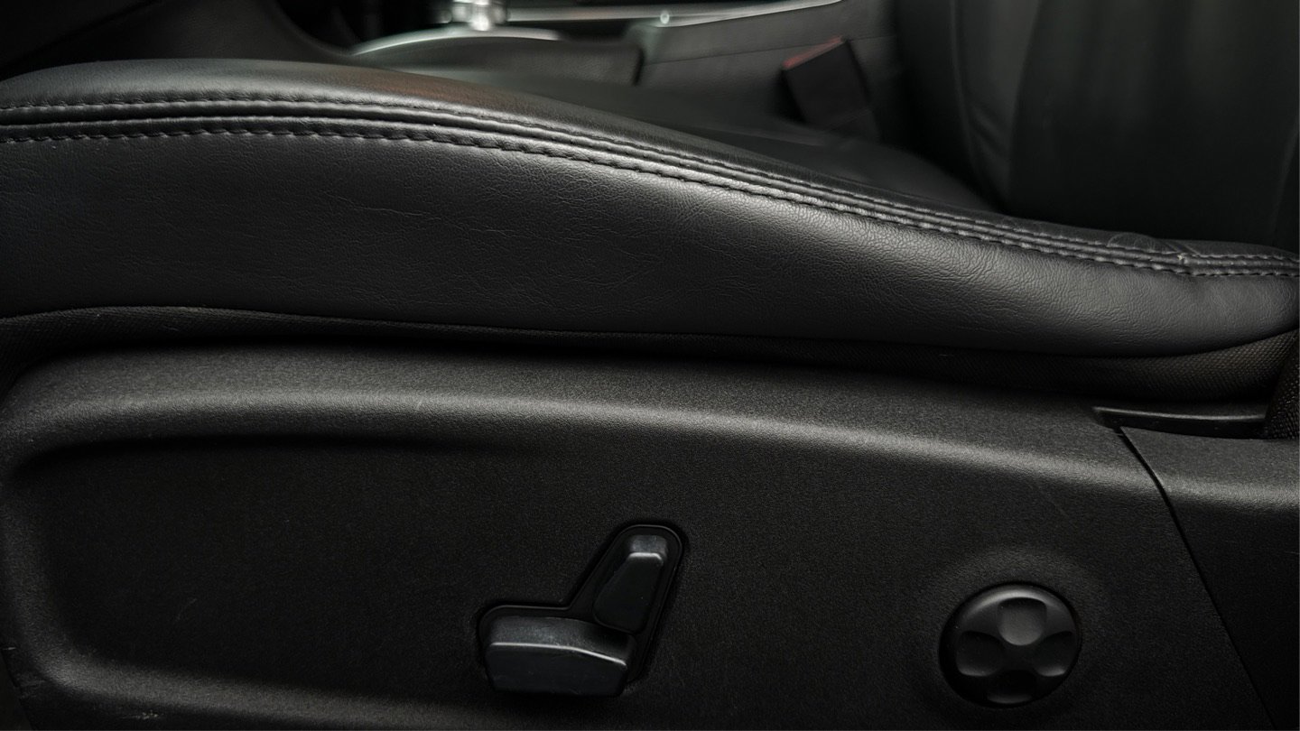Used 2015 Chrysler 300 Limited RWD image 37