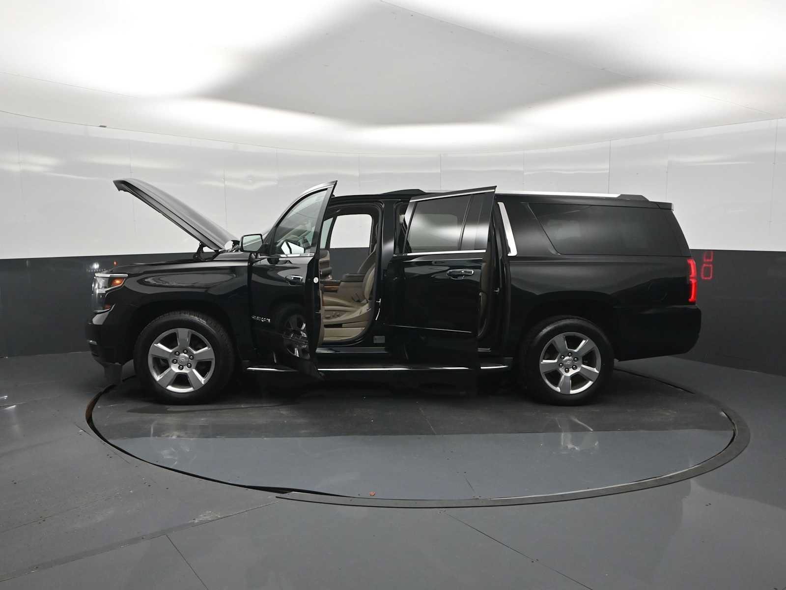 Used 2019 Chevrolet Suburban Premier AWD/4WD image 29