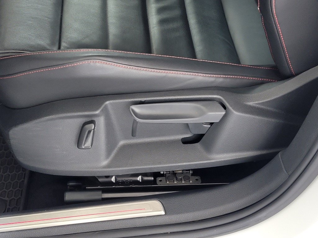 Used 2016 Volkswagen GTI SE FWD image 15