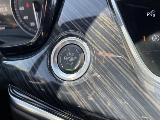 Used 2024 Cadillac XT6 Premium Luxury w/ Technology Package AWD/4WD image 17