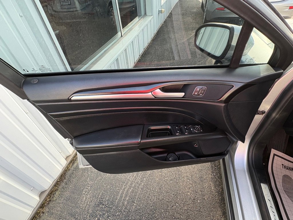 Used 2020 Ford Fusion Titanium FWD image 7