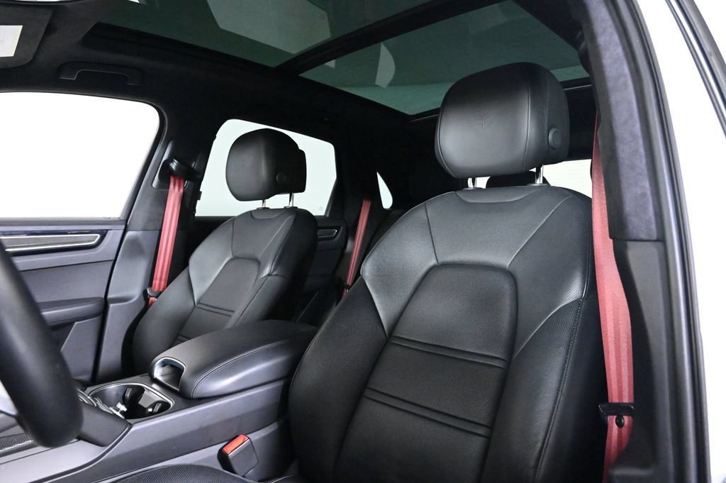 Certified 2023 Porsche Cayenne GTS AWD/4WD image 5
