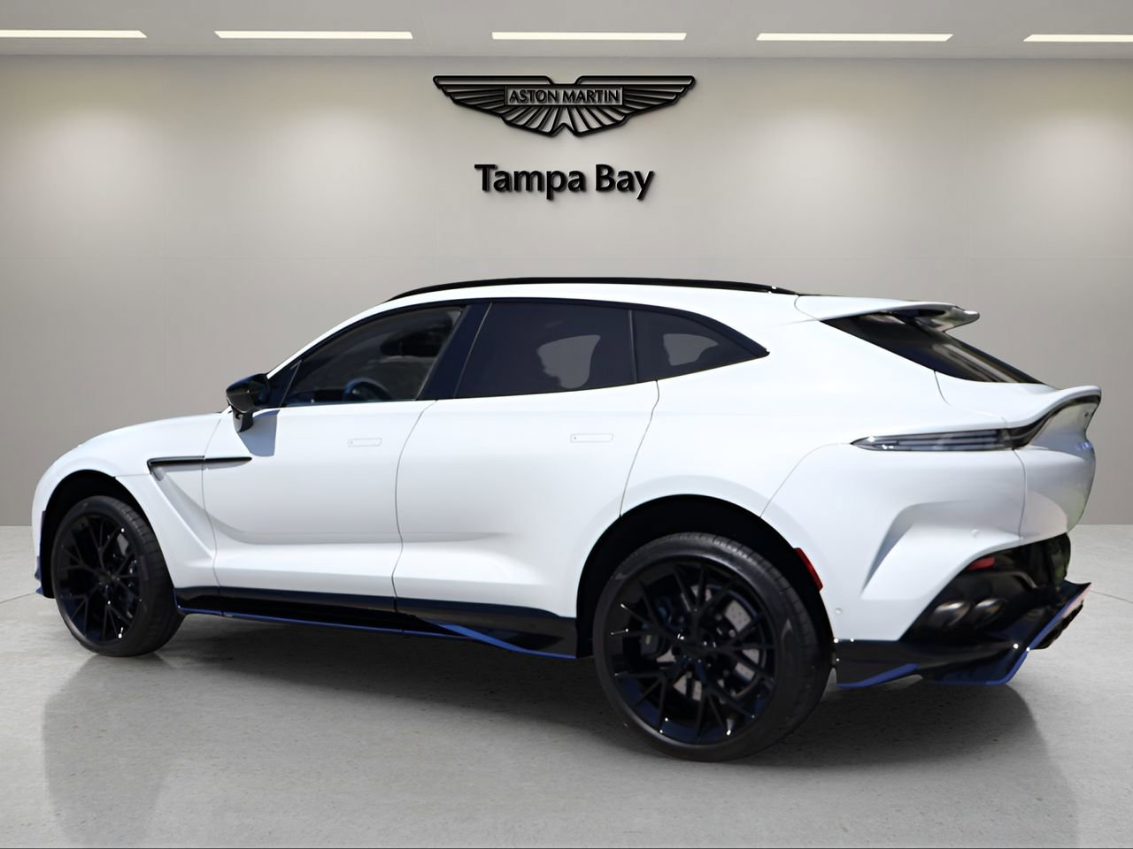 Used 2025 Aston Martin DBX 707 AWD/4WD image 3