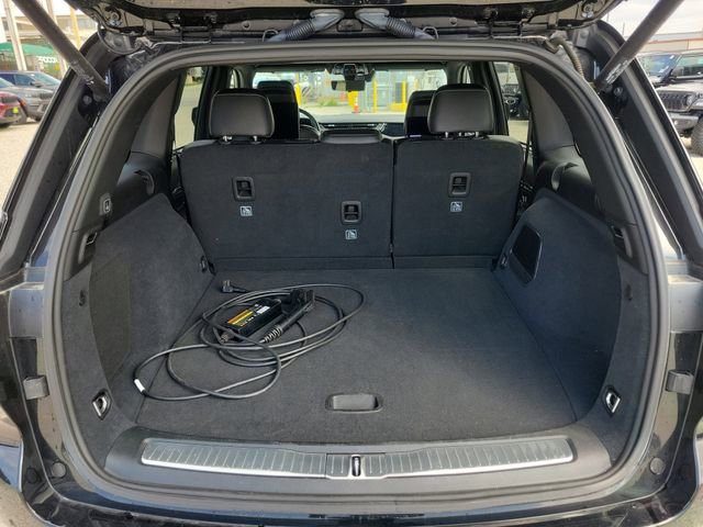 Used 2023 Jeep Grand Cherokee Overland w/ Advanced Protech Group III image 8