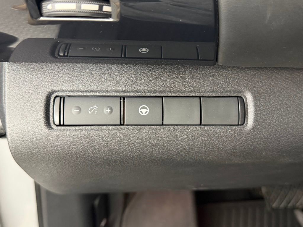 Used 2023 Nissan Pathfinder SV image 49