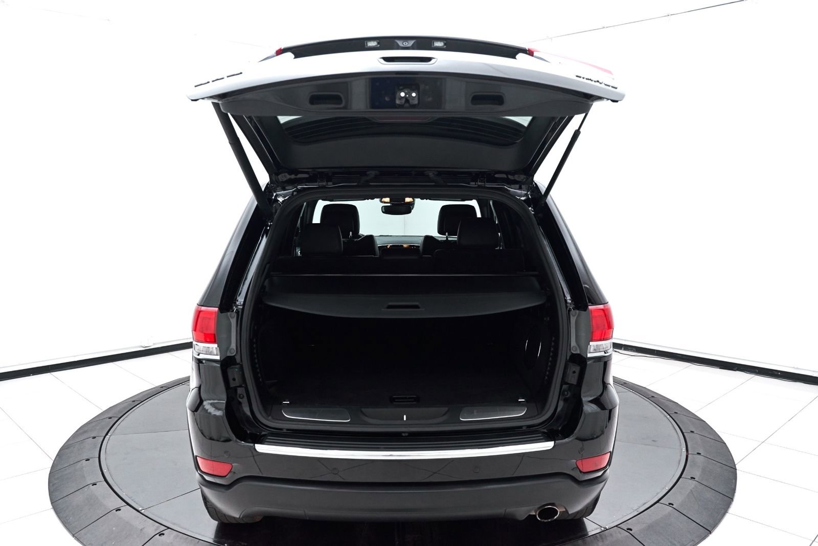 Used 2019 Jeep Grand Cherokee Limited AWD/4WD image 8