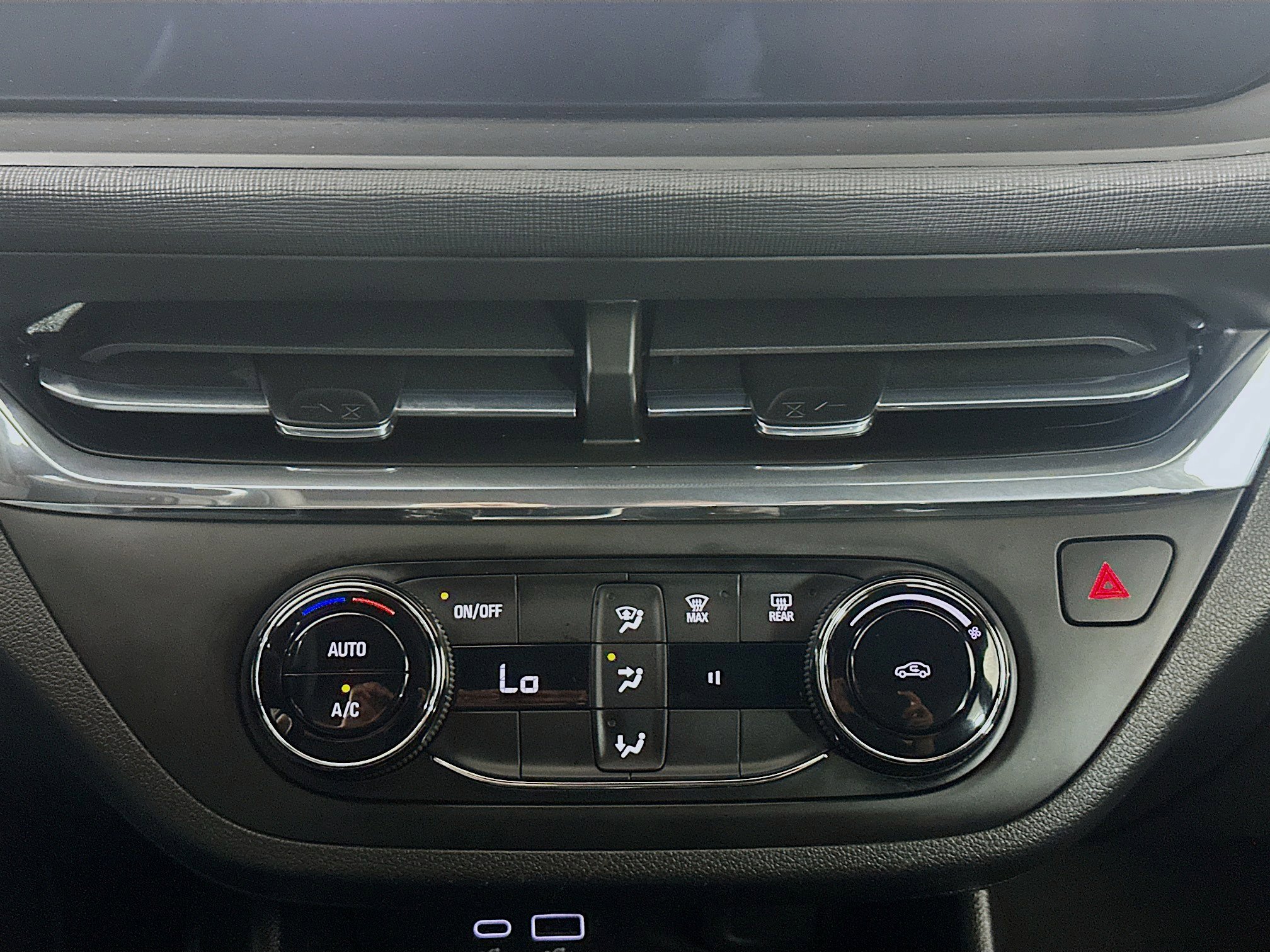 Used 2025 Buick Envista Preferred FWD image 23