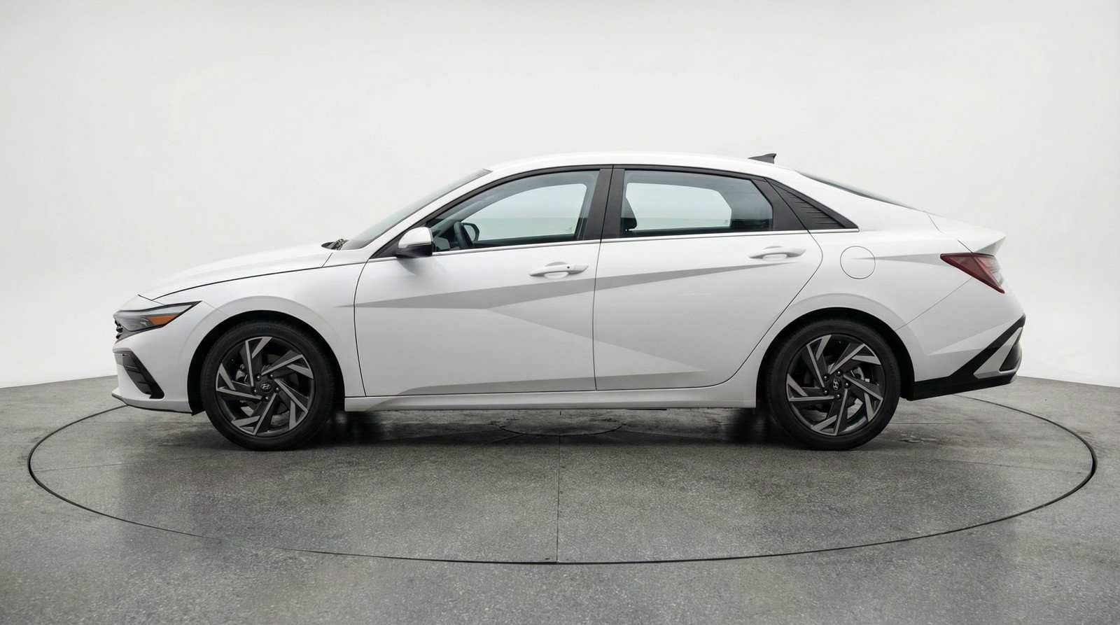 Used 2025 Hyundai Elantra SEL FWD image 5