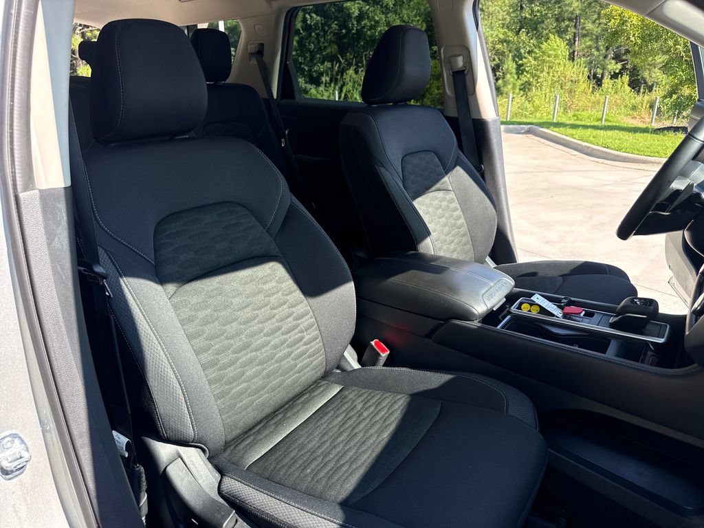Used 2025 Nissan Pathfinder SV FWD image 35