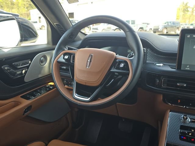 Used 2023 Lincoln Aviator Black Label w/ Dynamic Handling Package image 39