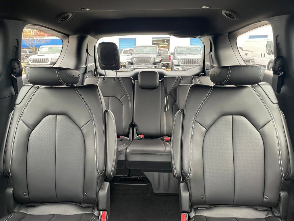 New 2026 Chrysler Pacifica Select image 18