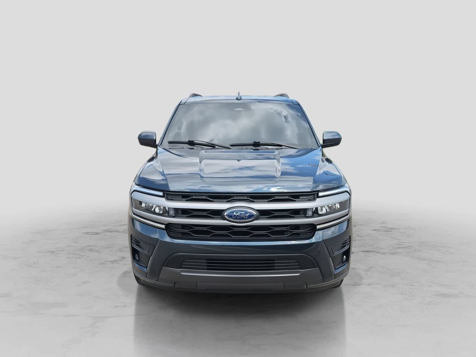 Used 2022 Ford Expedition XLT RWD image 3