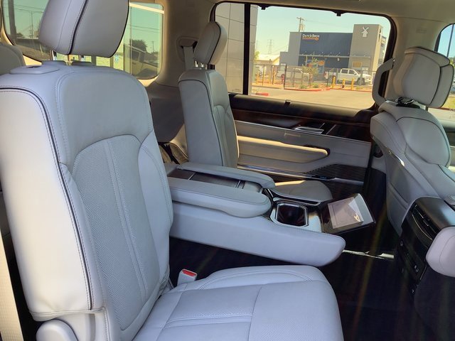 Used 2022 Jeep Grand Wagoneer Series II w/ Premium Group II image 39